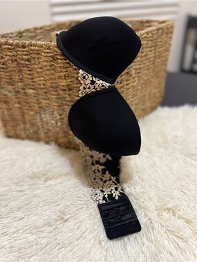 Wacoal NWT Black and Cream Lace Strapless Adhesive Band Bra -34D